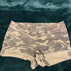 Rue21 Women's Camo Cargo Shorts